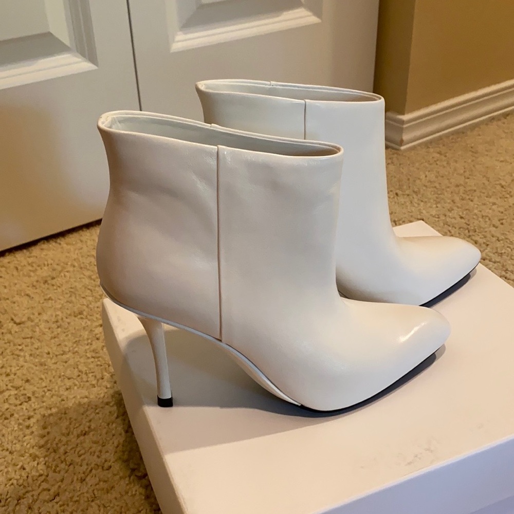 Shoes - Picture 2 of 7